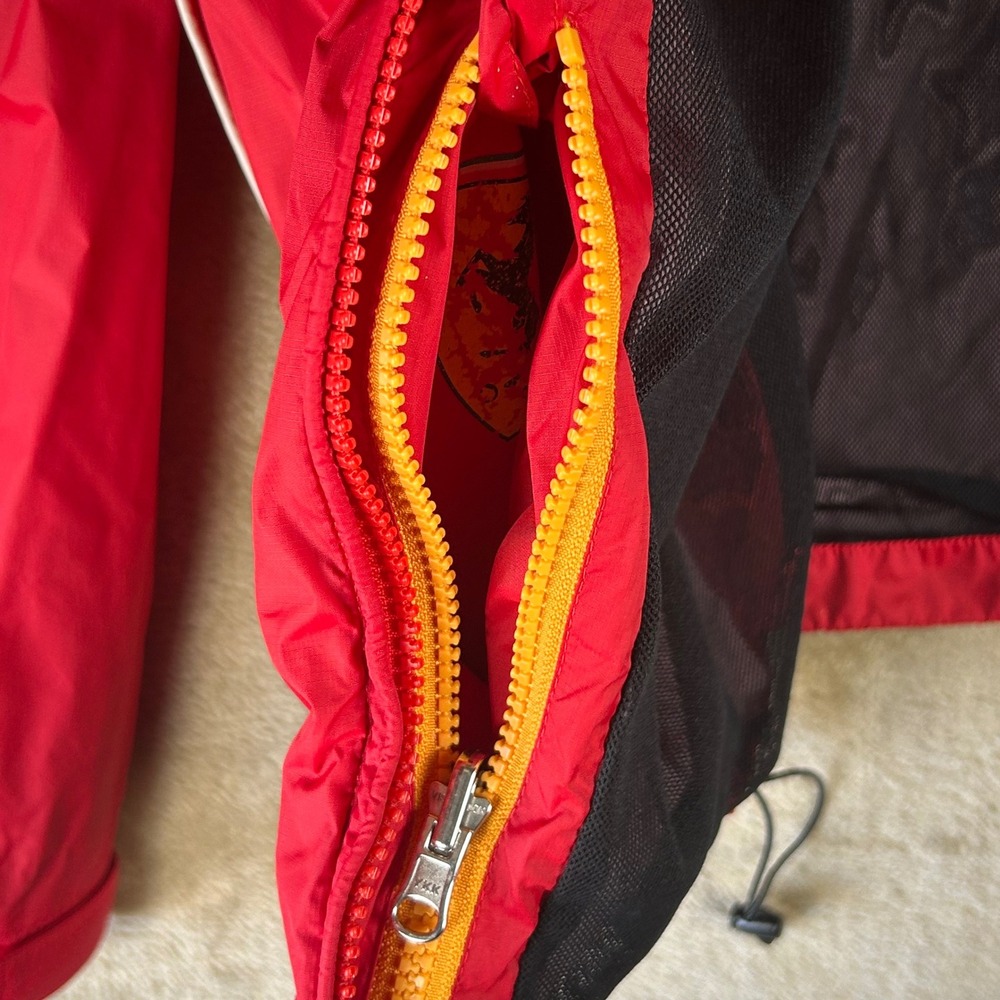 Ferrari Mens Red Hooded Windbreaker Jacket Scuderia F1 Racing Mesh Lined Size M - Picture 8 of 12